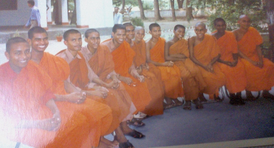 1992年，北方邦舍卫城的比丘 G. Pragyanand Mahasthivir 为第一批释迦僧人授戒。出自比丘乌帕南 (Bhikkhu Upanand)